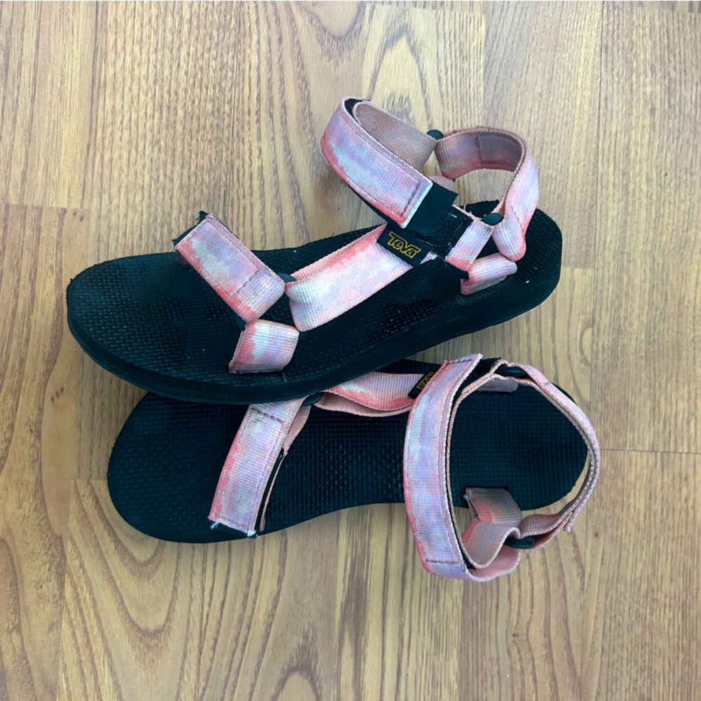 Teva Sandals. Pink/purple tie dye size 6